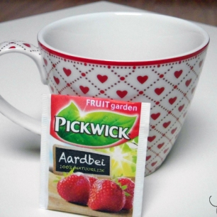 strawberry tea pickwick